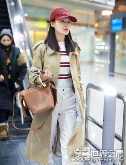 孙怡李沁长得太像了,卸妆后一眼就能辨出(一个像少女一个像大妈)