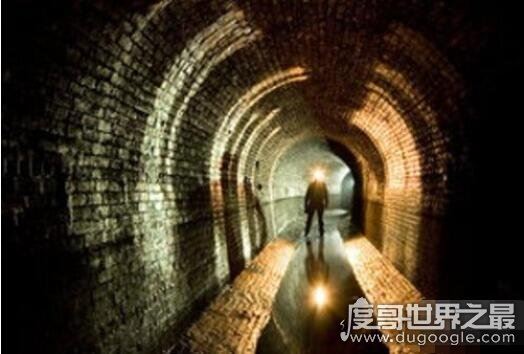 发现南极地下雅利安城入口，南极死光成为希特勒的天然屏障