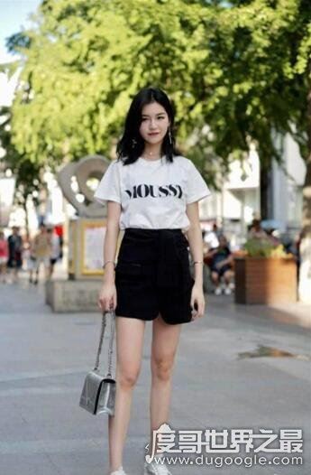 重庆最漂亮的女孩怎么回事？跳舞突然消失变鬼脸(胆小慎入)