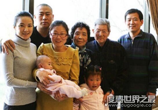 韩红和管彤结婚照曝光，卓伟帮澄清没有这回事