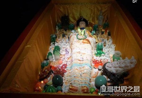 慈禧墓被盗历史真相震惊世人,慈溪惨遭盗墓贼毁容辱尸(超变态)