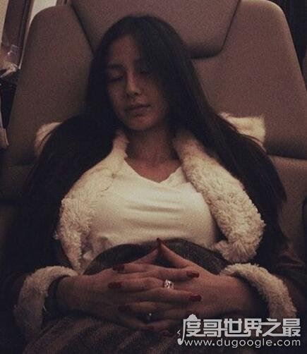 angelababy的胸被强吻图片，杨颖的胸部走光照片