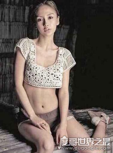 angelababy的胸被强吻图片，杨颖的胸部走光照片
