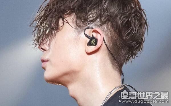 喉结并非敏感部位,为什么不能摸男生喉结(女生必看)