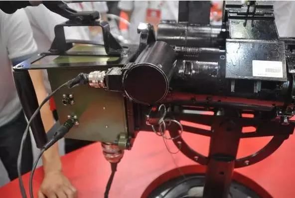 世界上杀伤力最强的枪，加特林M134射速达到6000发分钟(火神炮)