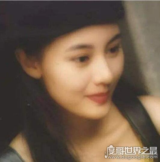 李嘉欣年轻颜值巅峰照，在古代能撑起一整栋青楼(太美了)