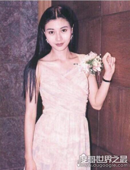 李嘉欣年轻颜值巅峰照，在古代能撑起一整栋青楼(太美了)