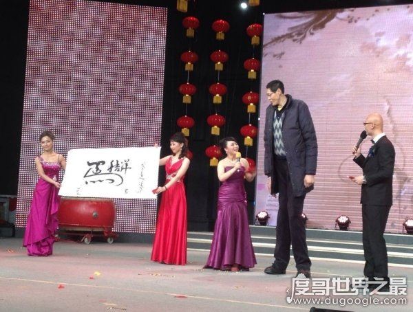 亚洲第一巨人张欢,身高2.38米(但只排在中国高人榜第3位)