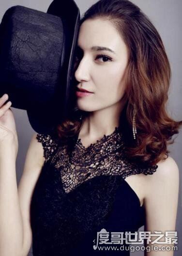 新疆最美女特警走红,迪丽热巴·牙合甫惊艳照片
