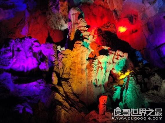 天下第一无底洞，女妖洞上百奇景都是女妖的化身