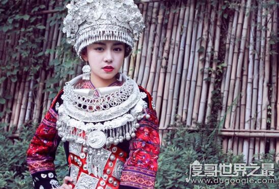 中国十大苗族美女，最美苗族形象大使杨一方惊艳
