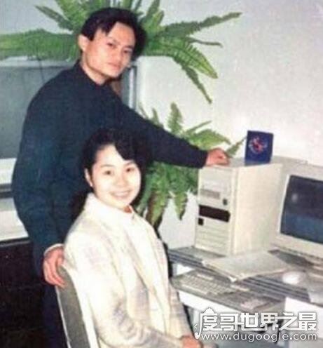 马云一家四口图片，儿子帅气/女儿清纯漂亮(妥妥的人生赢家)