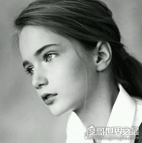 俄罗斯童模marta krylova,只有12岁的她是个气质清冷的美人