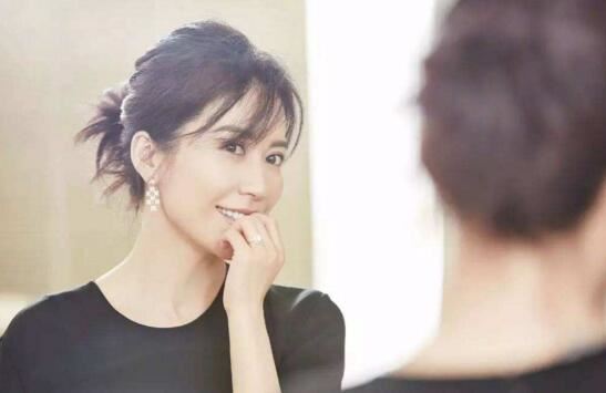 俞飞鸿老公窦文涛结婚了吗，46岁惊鸿仙子不办婚礼