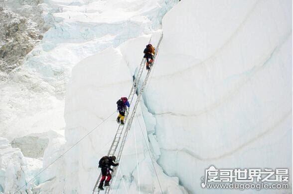 珠峰上的灵异事件，珠峰上有神秘白光人(能解救登山者于危难之中)
