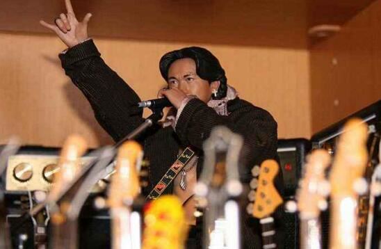 黄家驹死亡真相现场照片，隐居日本化身马句