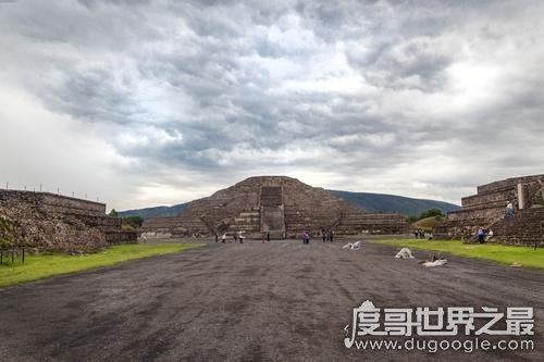 月亮金字塔坐落在哪里，墨西哥城东北(印第安人祭祀月神地方)