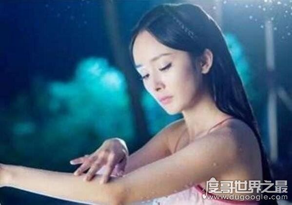 迪丽热巴洗澡图片曝光，胖迪半露香肩引人无限歪歪