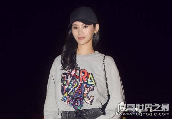 奚梦瑶见家长，与赌王四太相处融洽多次同游被偶遇