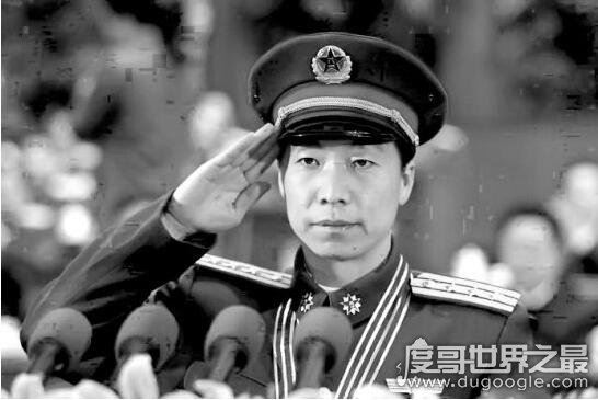 中国太空第一人杨利伟登月时间,2003年10月15日9时起飞