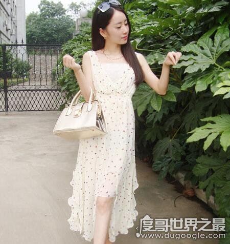 网络红人程琳个人资料简介，甜美又性感的她被誉为网络美女之首