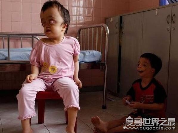 福岛核泄漏后变异女人，生出巨型“幽灵婴儿”(头皮发麻)