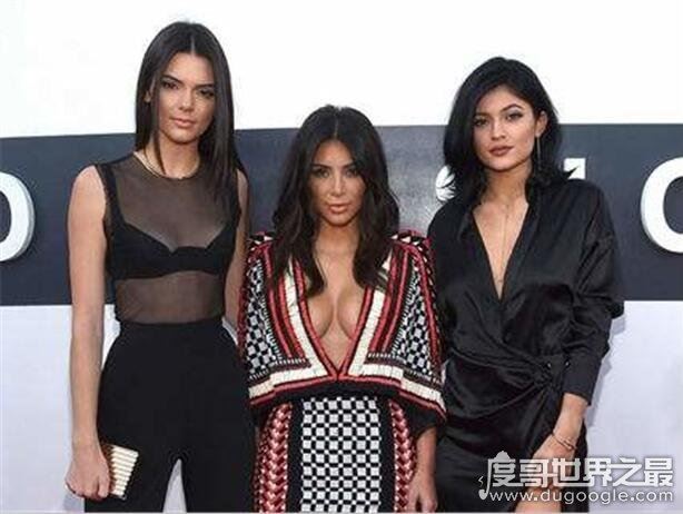 卡戴珊三姐妹同框，一同秀身材臀圆美胸十分引人注目(各领风骚)