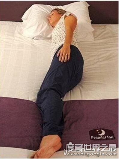 24睡姿图详解，最健康的是图7(超奇葩的睡姿图片欣赏)