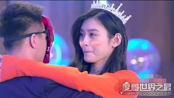 赌王儿子何猷君身高是多少，比奚梦瑶矮一截也至少170cm