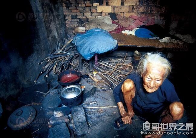 听林石姑讲述慰安妇的故事,19岁的她逃过屠杀却逃不过被糟蹋