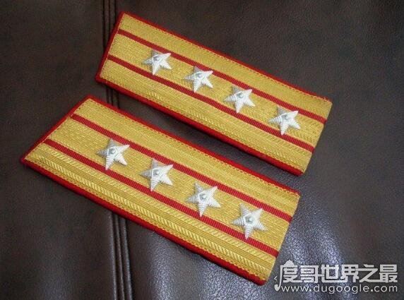 大校是什么级别，是校级军官最高级别(是副师长的编制军衔)