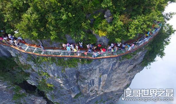玻璃栈道坍塌死亡26人,恐怖刺激的玻璃栈道安全性引人深思