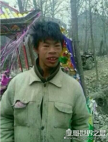 最令人呕吐的丑男照片，最丑男人竟然生了8个孩子