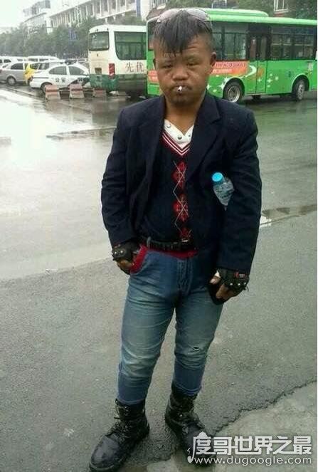 最令人呕吐的丑男照片，最丑男人竟然生了8个孩子