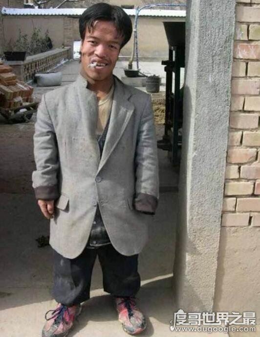 最令人呕吐的丑男照片，最丑男人竟然生了8个孩子