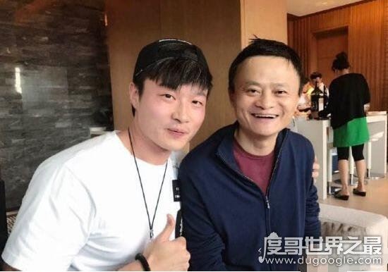 帝师孙英雄在北京有多吊？帝师个人资料(和成龙勾肩搭背)