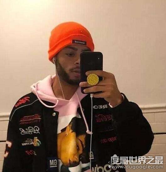 男子网络乞讨月入4万,一句"我很穷"网友们立马给他打钱