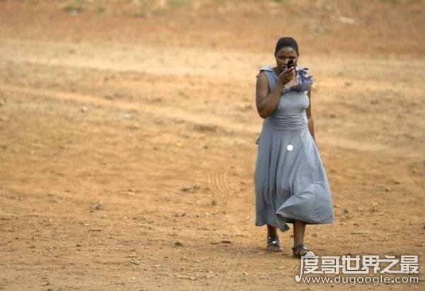 津巴布韦劫精女，为生存强奸男人(用避孕套劫取精液卖钱)