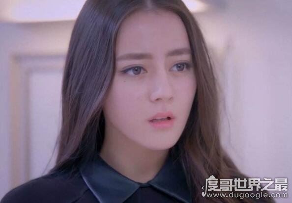 迪丽热巴怀孕大肚照是谣言，热巴怀孕是在逆光之恋中