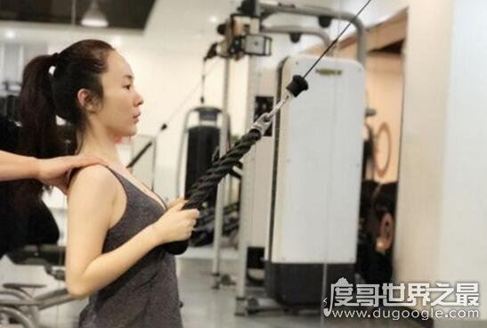霍思燕的胸围进化史，怀孕后从A贫乳激增D爆乳