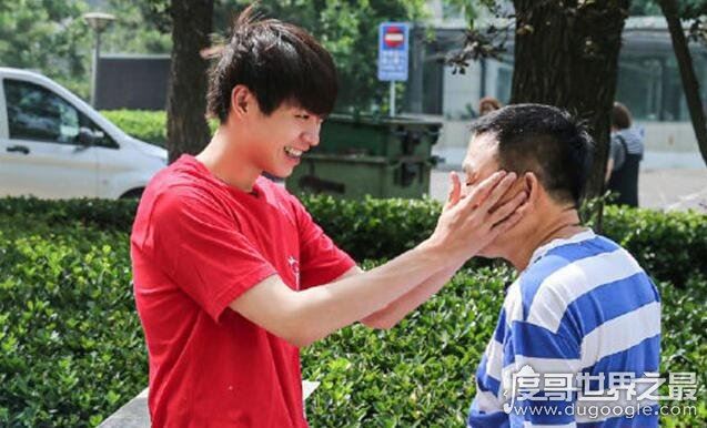 魏大勋家里是干什么的，魏爸有18家公司涉及多个领域(隐形富豪)