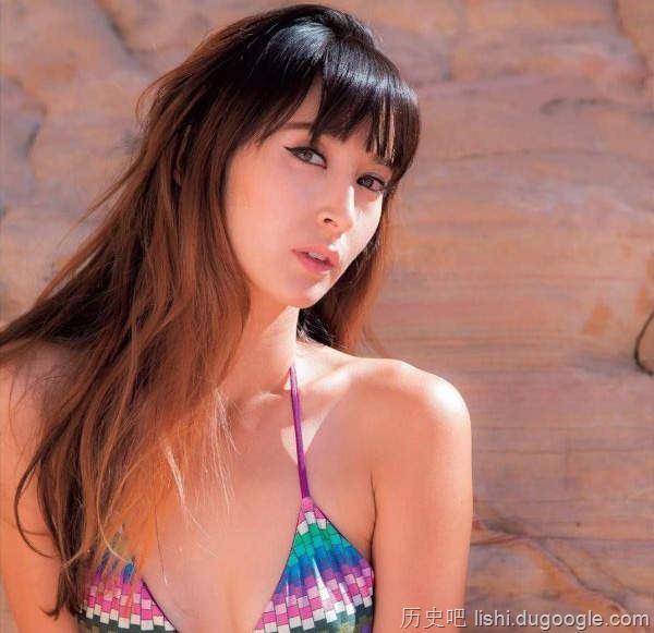 四国混血美女莉亚迪桑,离婚复出拍写真依旧美艳
