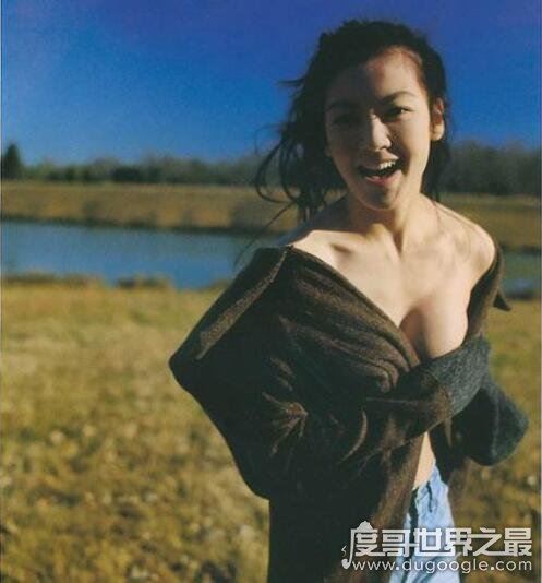 林熙蕾泳装事件勾起无限yy，坚挺的胸部呼之欲出让人鼻血喷涌