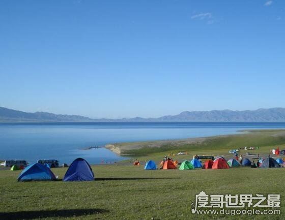 赛里木湖水怪之谜，是一种像帆船底的白色生物(整体长度有4米)