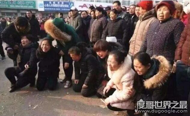 快手辉哥辉嫂去世怎么回事？卡车内一氧化碳中毒而亡(一路走好)
