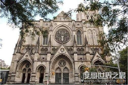 哥特式建筑的代表作是科隆大教堂，被誉为最完美的典范