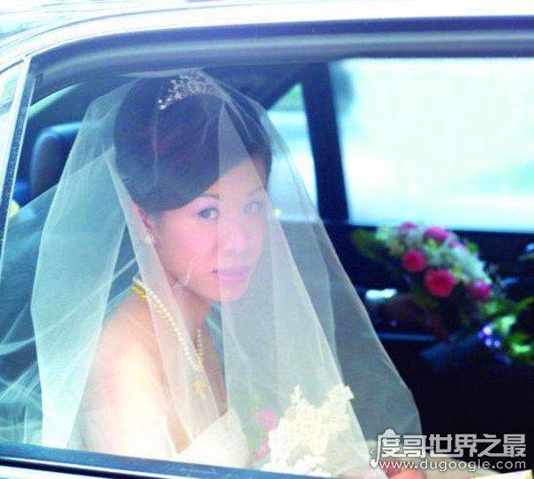 史上最贵婚车队,卡宴只能沦为摄像车(婚礼车队总价值上亿元)