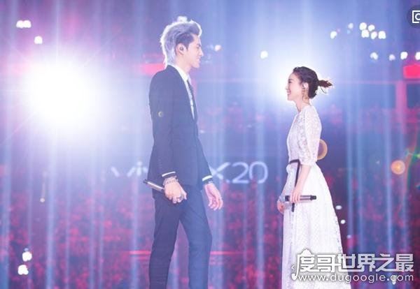 赵丽颖吴亦凡甜蜜拥抱，细节暴露两人可能真的有戏(网友直呼在一起)