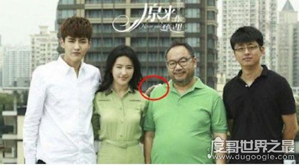 赵丽颖吴亦凡甜蜜拥抱，细节暴露两人可能真的有戏(网友直呼在一起)