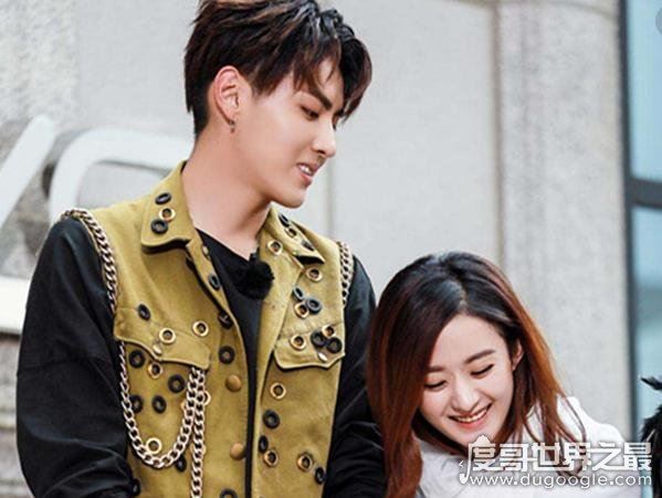 赵丽颖吴亦凡甜蜜拥抱，细节暴露两人可能真的有戏(网友直呼在一起)